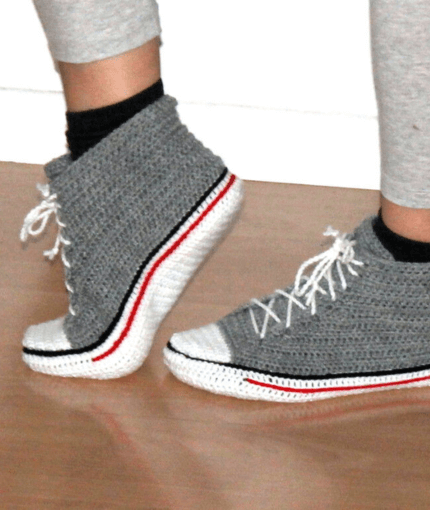 chaussons façon chaussures de sport - modèle crochet
