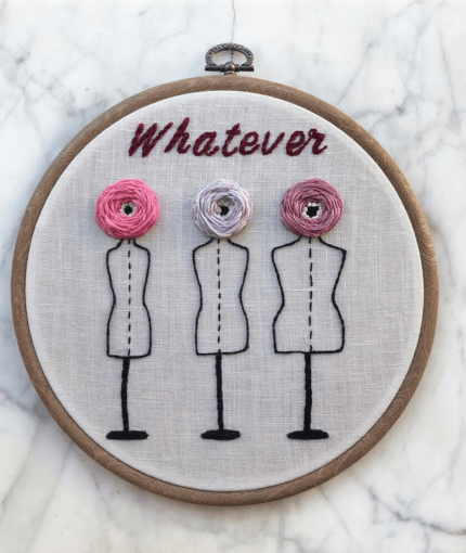 "whatever" - modèle broderie - woman power